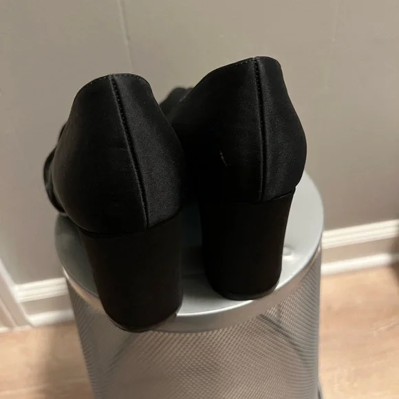 Brand New Naturalizer Heels Pumps Size 9 1/2 Black . No box - Picture 5 of 9